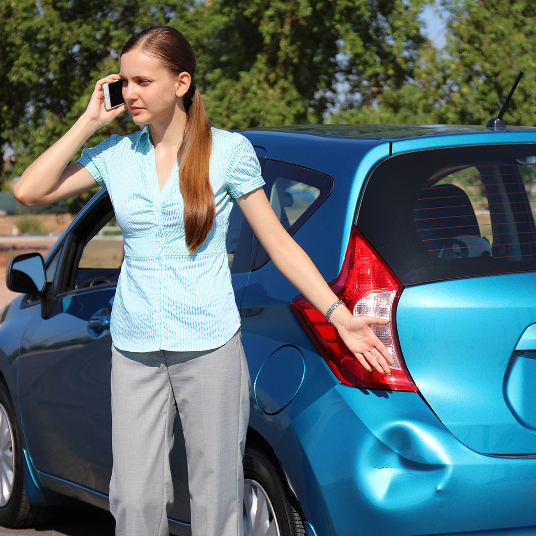 woman reporting car accident